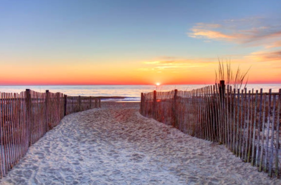 Image of Rehoboth Beach at sunset. A big reason buyers want to purchase your home, or sell your rehoboth beach condo.